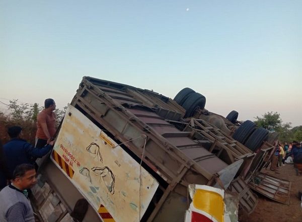 Raigad Road Accident: Two Killed, Over 55 Injured As Bus Overturns at Tamhani Ghat Area (See Pics)
