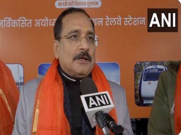 India News | Delhi BJP President Reaches Anand Vihar to Welcome Vande Bharat Express Flagged off by PM Modi from Ayodhya - Vimarsana News