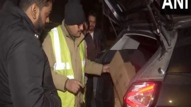 India News | Delhi Police Conduct Vehicle Checks Ahead of New Year Celebrations