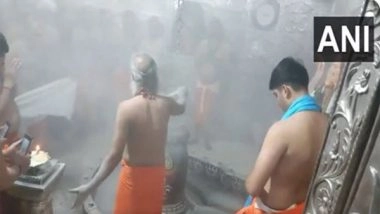 India News | Last Morning Aartis Held at Temples Across Country, Devotees Pray for Peaceful 2024
