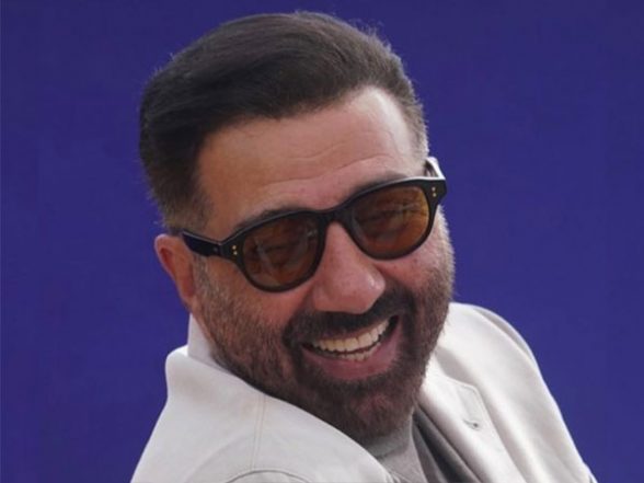 Entertainment News | Sunny Deol Bids Adieu to 2023 in 'Gadar' Way - Vimarsana News