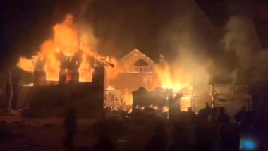 Jammu and Kashmir Fire Video: Several Houses Gutted After Massive Blaze Erupts in Chanjmullah Village