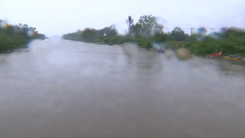 Cyclone Michaung in Andhra Pradesh: Moderate Rainfall With Gusty Winds Hits Bapatla As Severe Cyclonic Storm Likely To Make Landfall Between Nellore and Machilipatnam Today (Watch Video)