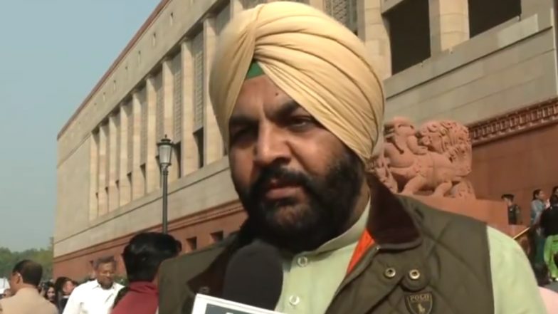 Lok Sabha Security Breach: 'He Had Something That Was Emitting Yellow-Coloured Smoke', Says Congress Leader Gurjeet Singh Aujla Who Caught Hold of One of the Intruders (Watch Video)