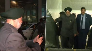 Hardeep Singh Puri Commutes by E-Rickshaw To Reach Yashobhoomi Dwarka, Pays Driver Digitally Through an App (Watch Video)