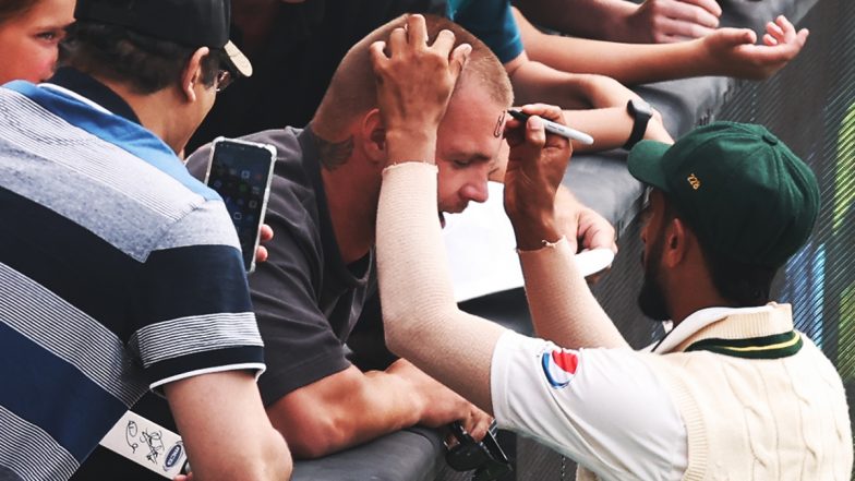 Hasan Ali Spotted Signing Autograph on Fan’s Forehead During AUS vs PAK 2nd Test 2023 at MCG, Picture Goes Viral