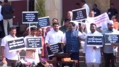 Maharashtra: Opposition Party MLAs Fry Pakoras in Nagpur Amid Protest Over Issue of Unemployment in State (Watch Video)