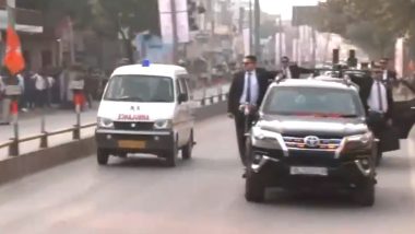 PM Narendra Modi Stops Convoy To Give Way to Ambulance During His Roadshow in Varanasi (Watch Video)