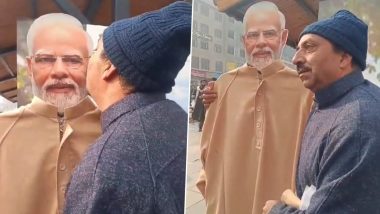 International Pheran Day 2023: Kashmiri Man Kisses Statue of PM Narendra Modi At Ghantaghar, Video Surfaces