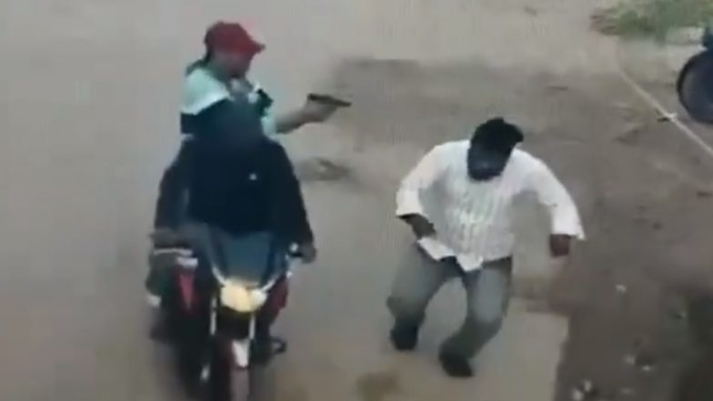 Murder Caught on Camera in Bihar: Man Shot Dead by Bike-Borne Miscreants in Muzaffarpur, Disturbing Video Surfaces