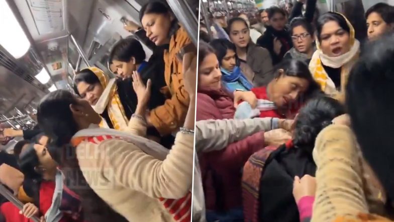 Delhi Metro Fight Video: Women Get Into Ugly Brawl, Pull Each Other’s Hair Inside Metro in Delhi; Video Goes Viral