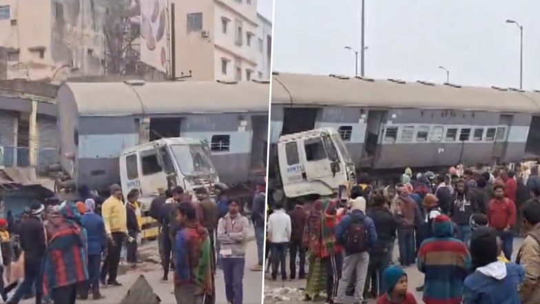 Bihar Road Accident: Truck Carrying Train Coach Meets With Accident in Bhagalpur, Video Surfaces