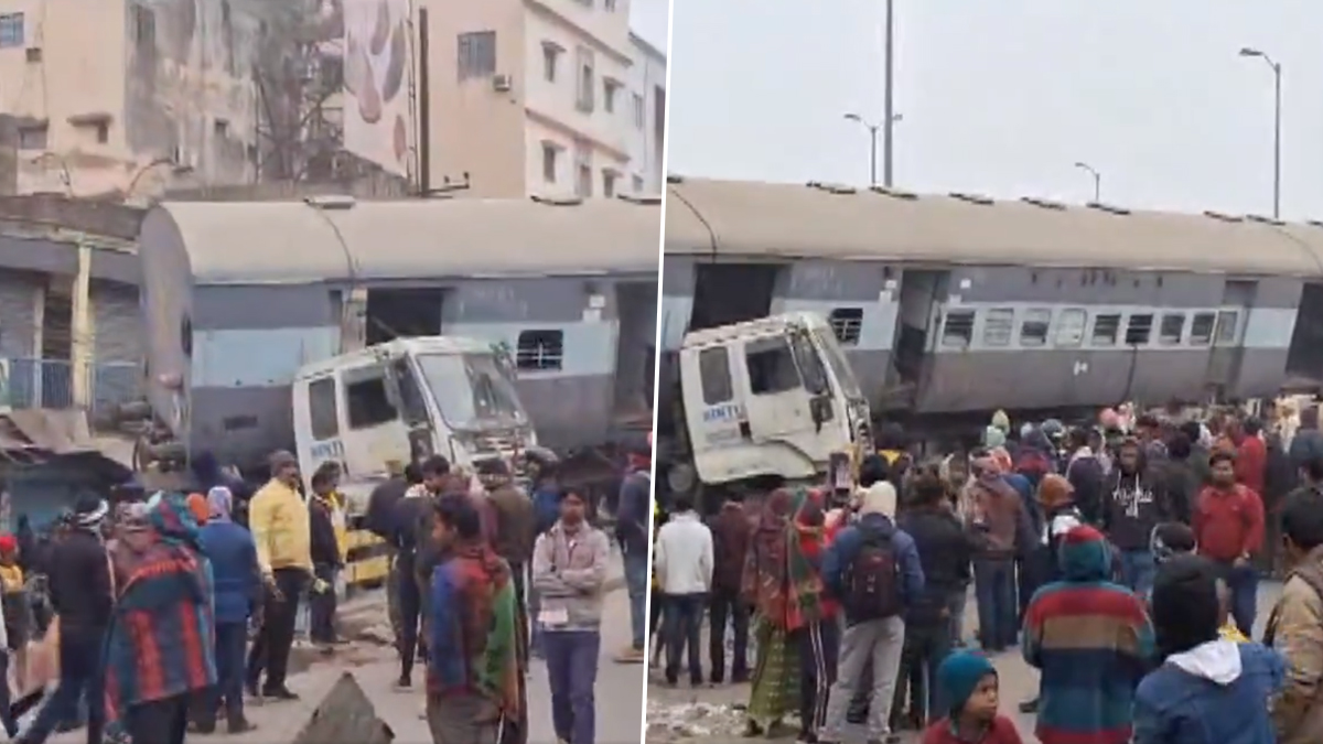 Bihar Road Accident: Truck Carrying Train Coach Meets With Accident in  Bhagalpur, Video Surfaces | LatestLY