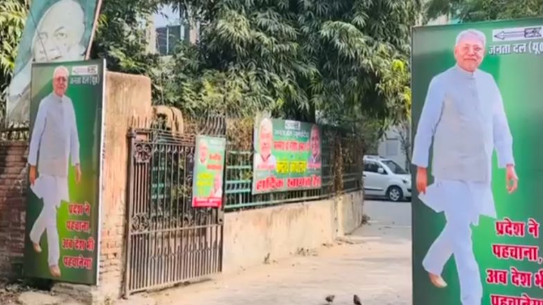 'Pradesh Ne Pehchana, Ab Desh Bhi Pehchanega' Posters Featuring Bihar CM Nitish Kumar Outside JDU Office in Delhi Go Viral (Watch Video)