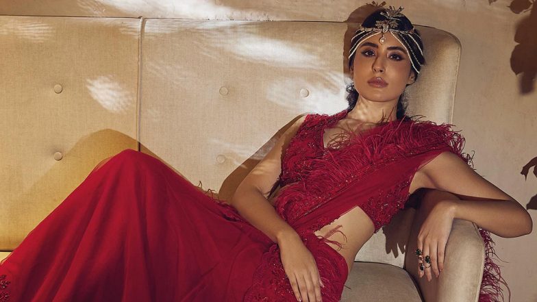 Kritika Kamra Brings Feathers Back in Style, Actress Looks Like a Maharani in Red Saree and Head Piece (View Pics)