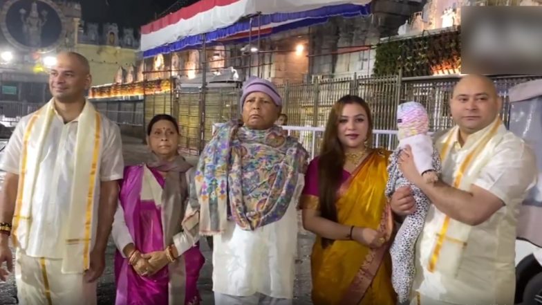 Lalu Prasad Yadav, Son Tejashwi Yadav Along With Their Family Members Offer Prayers at Tirupati Balaji Temple in Andhra Pradesh (Watch Video)