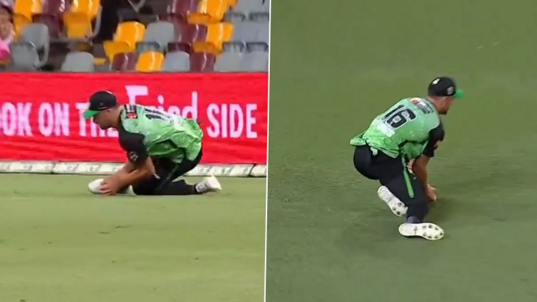 Marcus Stoinis Takes Sensational Low Catch to Dismiss Marnus Labuschagne During Brisbane Heat vs Melbourne Stars BBL 2023 Match (Watch Video)