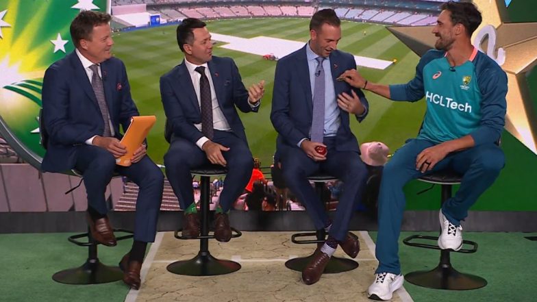 'Won't Need That' IPL's Most Expensive Player Mitchell Starc Reacts to Trent Copeland Offering Him Money During Fun Banter, Video Goes Viral