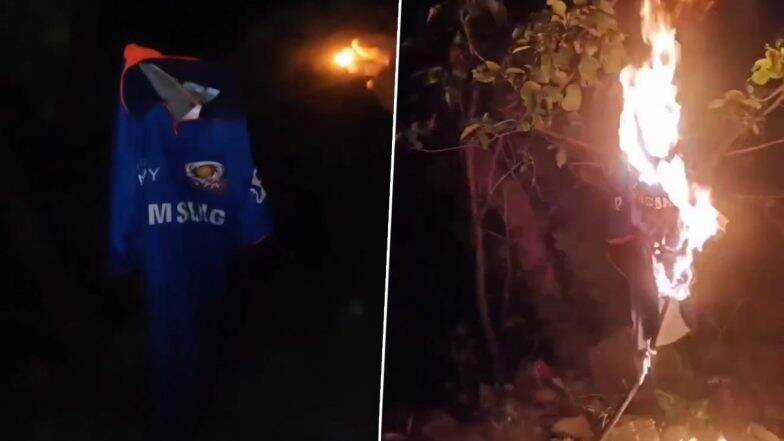 Rohit Sharma Fan Burns Mumbai Indians Jersey After Hardik Pandya Was Named As MI Captain for IPL 2024 (Watch Video)