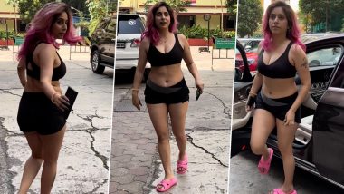 Neha Bhasin Flaunts Her Workout Style in Black Sports Bra and Shorts, Strikes a Pose for Paparazzi Outside Gym (Watch Video)