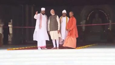 PM Narendra Modi Inaugurates Newly Built Swarved Mahamandir in Varanasi's Umaraha (Watch Video)