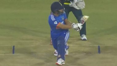 Switch Hit! Rinku Singh Comes Up With Audacious Shot for Six off Matthew Short’s Bowling During IND vs AUS 4th T20I 2023 (Watch Video)