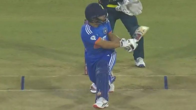 Switch Hit! Rinku Singh Comes Up With Audacious Shot for Six off Matthew Short’s Bowling During IND vs AUS 4th T20I 2023 (Watch Video)