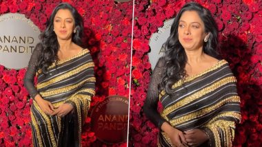 Rupali Ganguly Rocks Shimmery Saree at Anand Pandit's 60th Birthday Party (Watch Video)