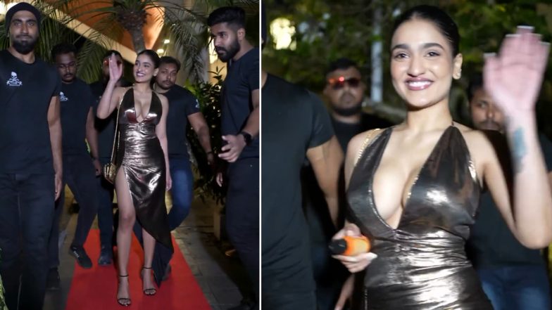 Saniya Iyappan Sets Internet on Fire With Her Sexy Look in a Metallic Gold Dress With Thigh-High Slit and Plunging Neckline (Watch Video)