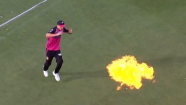 Stadium Flame Leaves Tom Curran Frightened While Fielding in Hobart Hurricanes vs Sydney Sixers BBL 2023-24 Match, Video Goes Viral