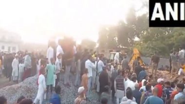 Uttar Pradesh Wall Collapse Video: Four Killed, 16 Injured After Wall Collapses During Pre-Wedding Function in Mau