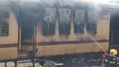 Maharashtra Fire: Massive Blaze Erupts Out in Luggage Coach Stationed at Nanded Maintenance Yard (Watch Video)