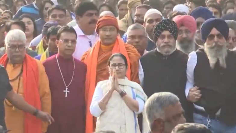 West Bengal CM Mamata Banerjee Leads Mega 'Sampriti Rally' in Kolkata on Pran Pratishtha Day (Watch Video)