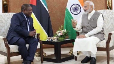 PM Narendra Modi Meets Mozambique President Filipe Nyusi on The Sidelines of Vibrant Gujarat Summit; Defence, Trade Ties Take Centre Stage in Talks (See Pics)