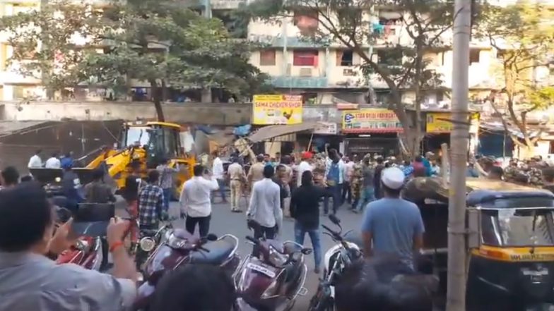 Bulldozer Action in Mira Road: Illegal Constructions Demolished in Naya Nagar Days After Ayodhya Ram Temple Rally Clashes (Watch Video)