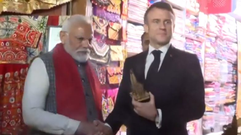 PM Narendra Modi Explains UPI Digital Payments System to French President Emmanuel Macron in Rajasthan’s Jaipur (Watch Video)