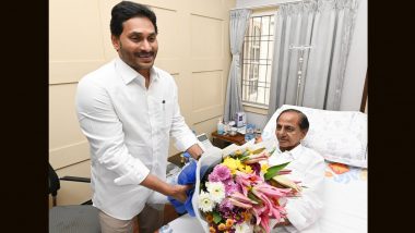 Andhra Pradesh CM Jagan Mohan Reddy Calls on Former Telangana CM K Chandrasekhar Rao at His Residence (See Pics and Video)