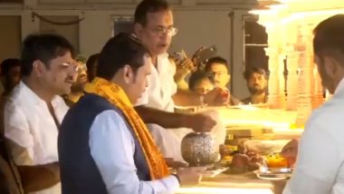 Maharashtra Deputy CM Devendra Fadnavis and Bollywood Director Rohit Shetty Flag Off Shree Ram Mandir-Replica-Rath in Mumbai (Watch Video)