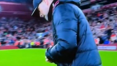 Jurgen Klopp Briefly Loses Wedding Ring During Post-Match Celebrations Following Liverpool's Win Against Newcastle United in Premier League 2023-24 (Watch Video)