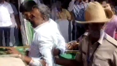 Security Breach at Republic Day 2024 Parade in Bengaluru: Man Attempts To Approach Karnataka CM Siddaramaiah, Detained (Watch Video)