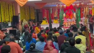 US: Indian Diaspora Offer Prayers, Sing Ram Bhajan in Temple Ahead of Ram Mandir Pran Pratishtha Ceremony in Ayodhya (Watch Videos)