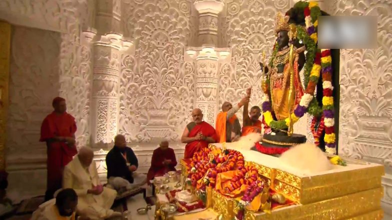 Ram Lalla Idol Revealed: PM Narendra Modi Unveils Shri Ram Idol at Ram Temple, Video Goes Viral