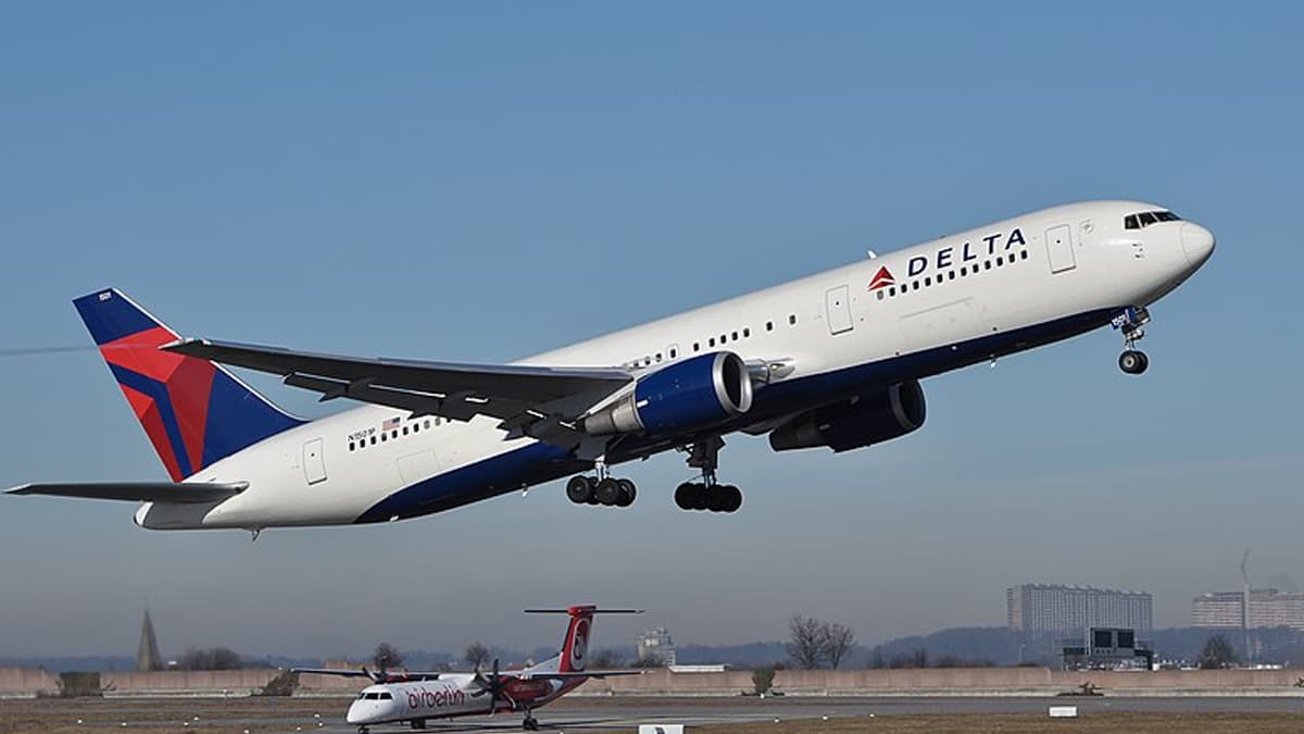 Agency News Delta Air Lines Boeing Plane Loses Nose Wheel Before