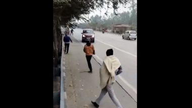 Delhi Road Accident: SUV Attempts To Hit People on Signature Bridge After Dispute Over Rs 5; Video Goes Viral