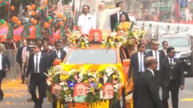 PM Narendra Modi Roadshow in Kerala: People Shower Flower Petals on Prime Minister As He Holds Roadshow in Thrissur (Watch Video)