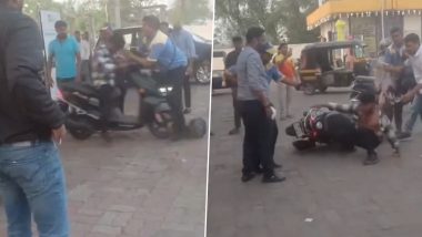 Thane Petrol Pump Fight Video: Kicks, Punches Fly as Petrol Pump Employees, Motorists Engage in Violent Fight Over Refusal to Fill Fuel in Bikes; Viral Clip Surfaces