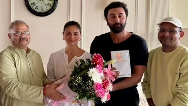 Ranbir Kapoor and Alia Bhatt Receive Invitation for Ayodhya’s Shri Ram Temple Consecration Ceremony, Pose With Card and Bouquet (View Pics)