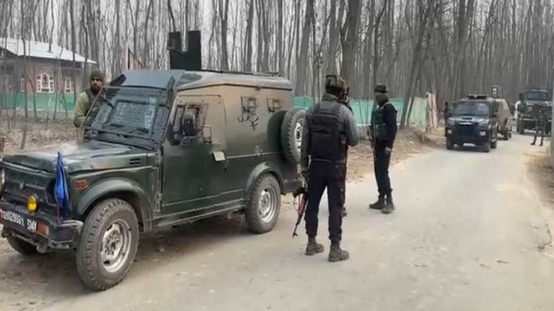 Jammu and Kashmir: Encounter Breaks Out Between Security Forces and Terrorists in Udhampur (Watch Video)