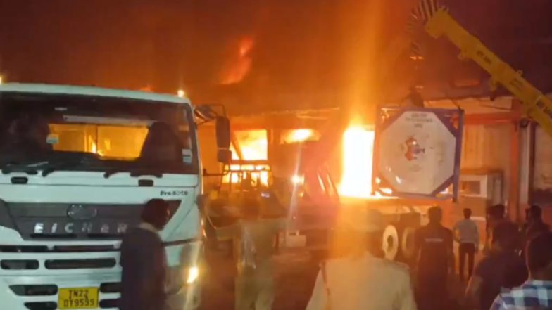 Tamil Nadu Fire: Massive Blaze Engulfs Electronics Warehouse in Puzhal, No Injuries or Casualties Reported (Watch Video)