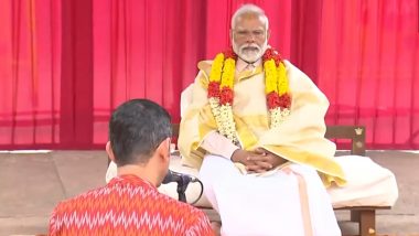 Tamil Nadu: PM Narendra Modi Listens to ‘Kamba Ramayanam’ in Trichy’s Sri Ranganathaswamy Temple (Watch Video)